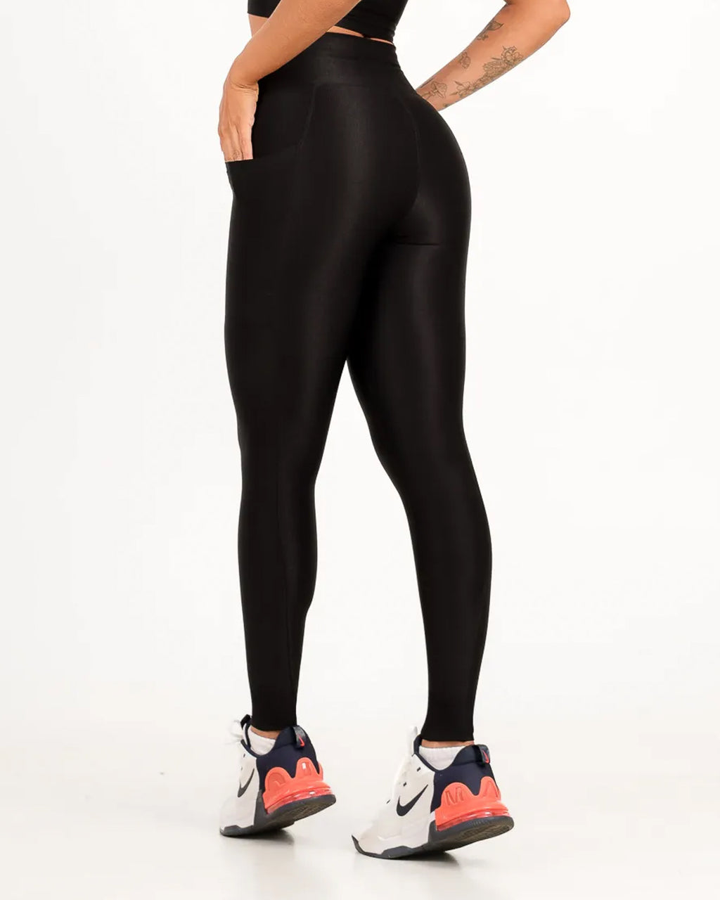 Calça Legging Canelada com Bolso Poliamida Preto (2)
