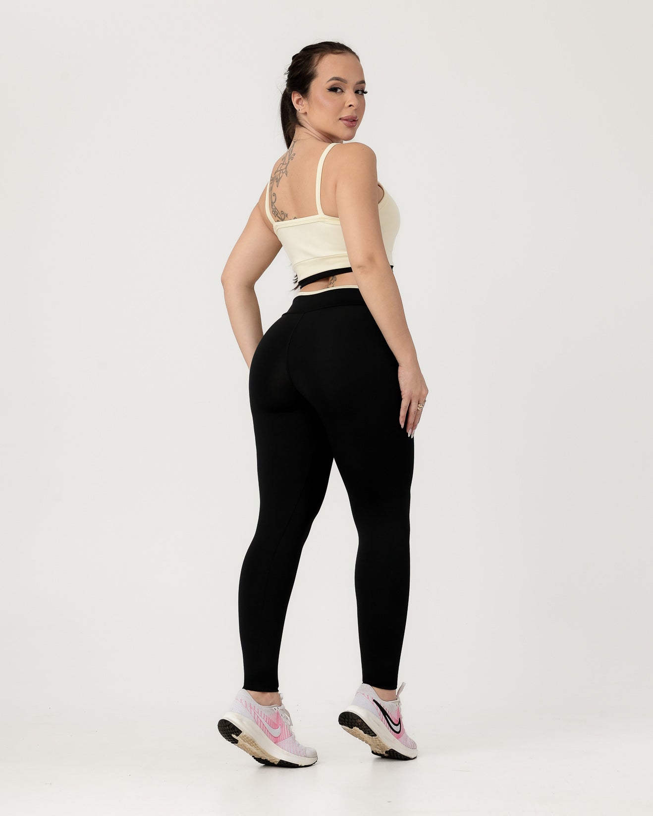 Conjunto Bicolor Top de Alça e Calça Legging em Poliéster Off/Preto (2)
