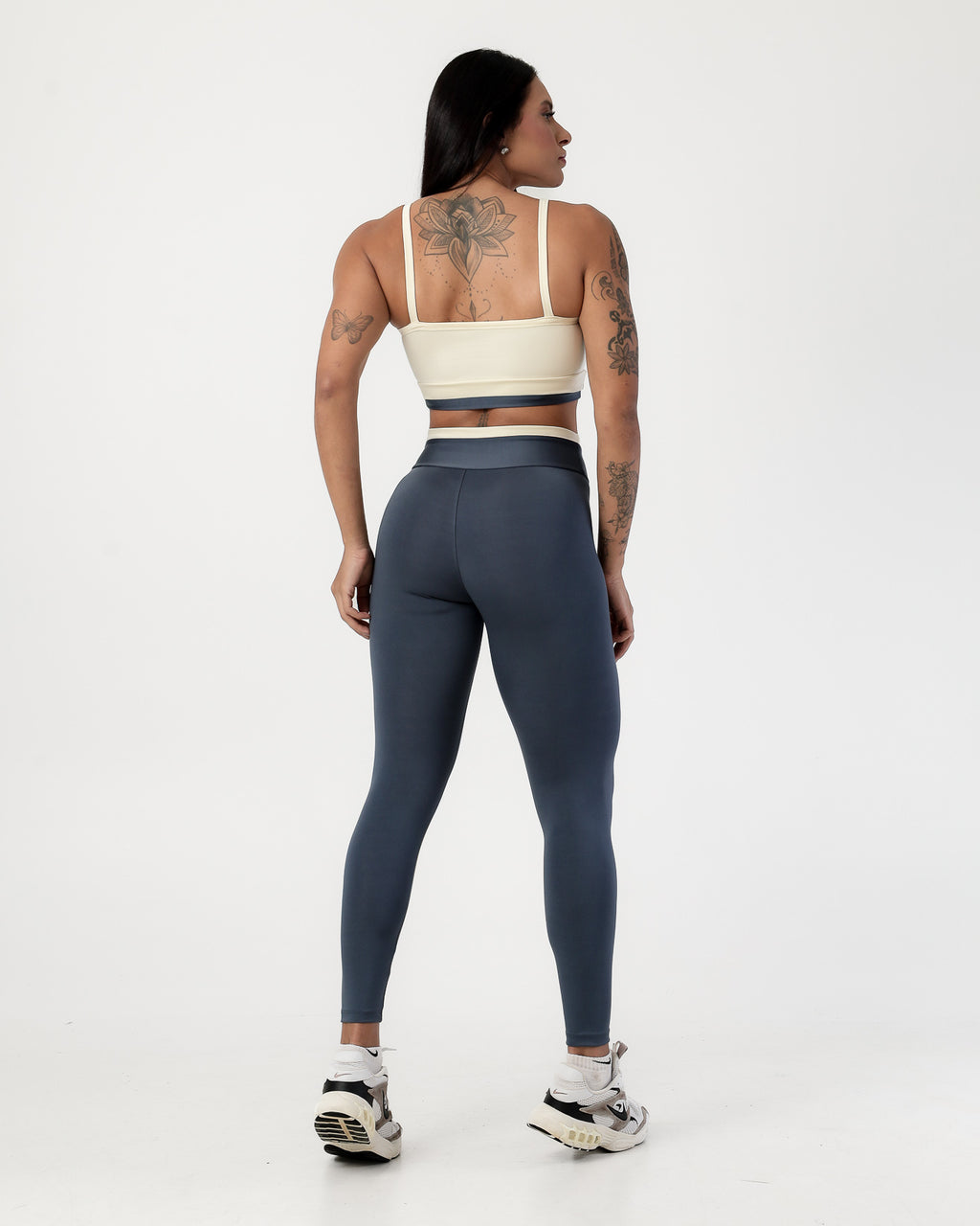 Conjunto Bicolor Top de Alça e Calça Legging em Poliéster Off/Grafite (2)