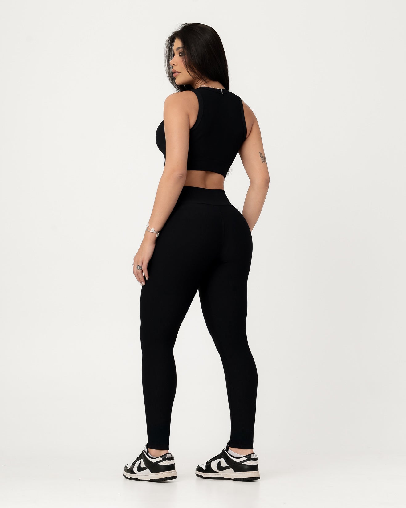 Conjunto Canelado Relevo 3D Cropped Regata e Calça Legging Preto (2)