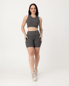 Conjunto Canelado Relevo 3D Cropped Regata e Short Cintura Alta Modelador Cinza Médio