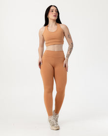 Conjunto Top Cruzado nas Costas e Calça Legging Bege Médio