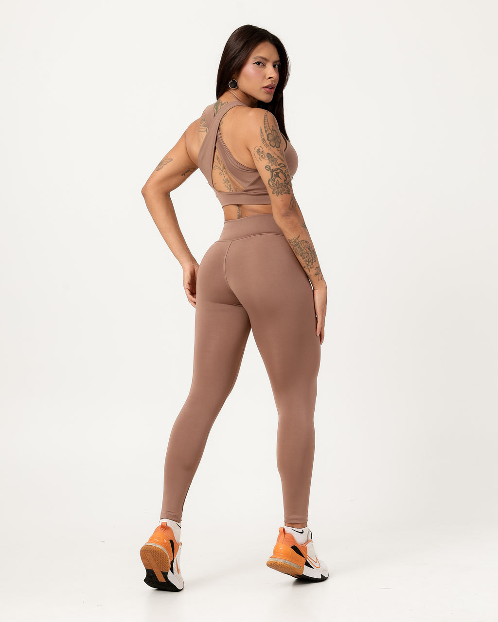 Conjunto Top Cruzado nas Costas e Calça Legging Bege Escuro (2)